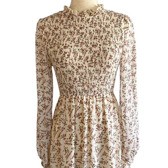 ⭐️ SOLD ⭐️ PETAL & PUP Edwina Shirred Long Sleeve Midi Dress Floral Cream Size 4 - Picture 6 of 13